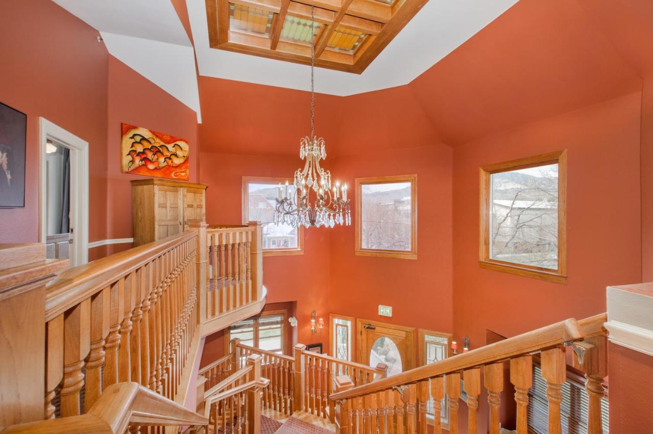 | The Bradley Boulder Inn