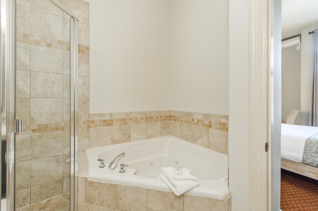 | The Bradley Boulder Inn