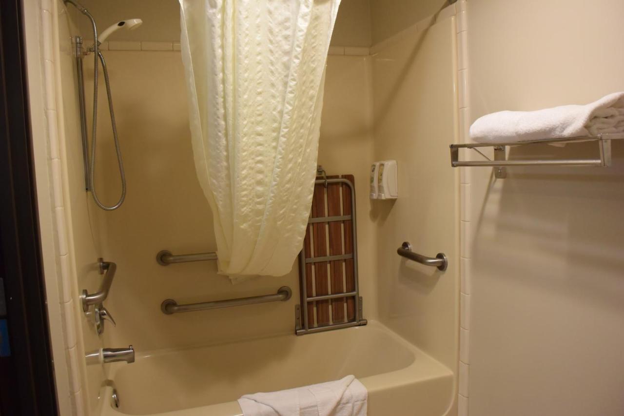 King Room with BathTub - Disability Access at Best Western Newberg Inn