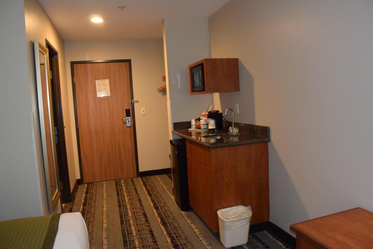 Queen Room with Two Queen Beds - Disability Access at Best Western Newberg Inn