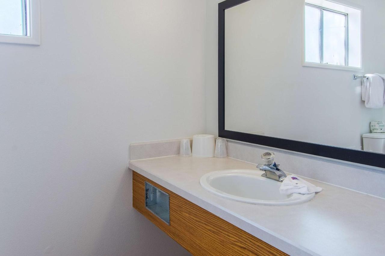 | Motel 6-Madras, OR