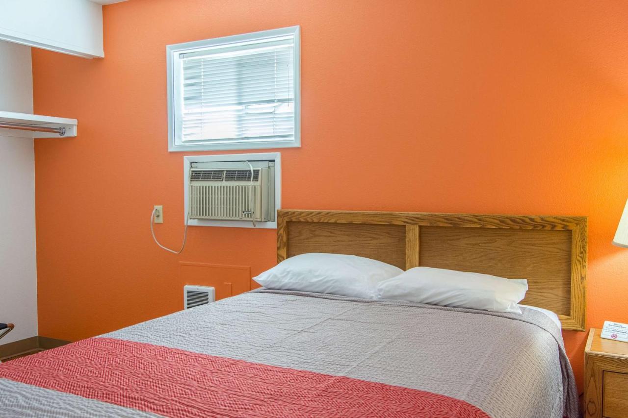| Motel 6-Madras, OR