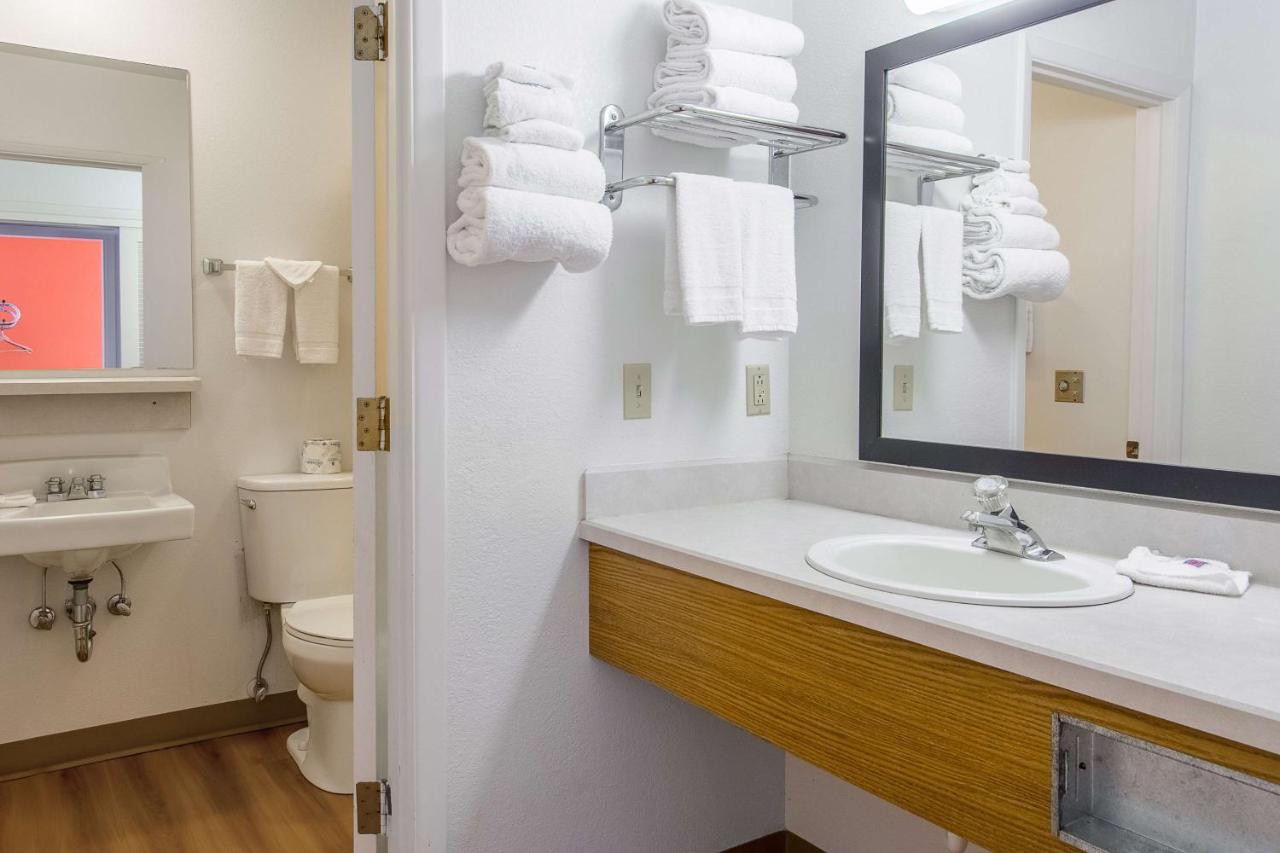 | Motel 6-Madras, OR
