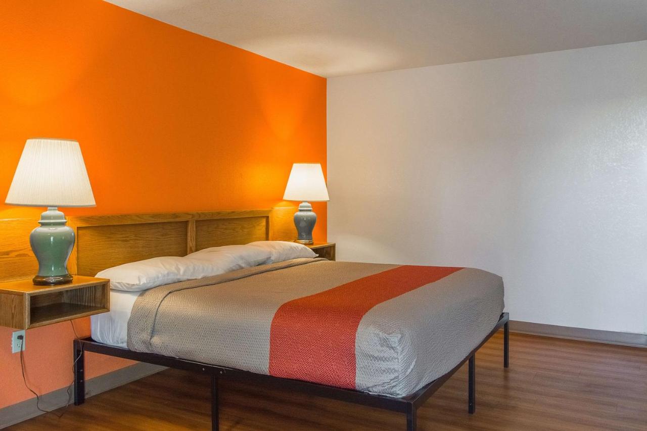 | Motel 6-Madras, OR