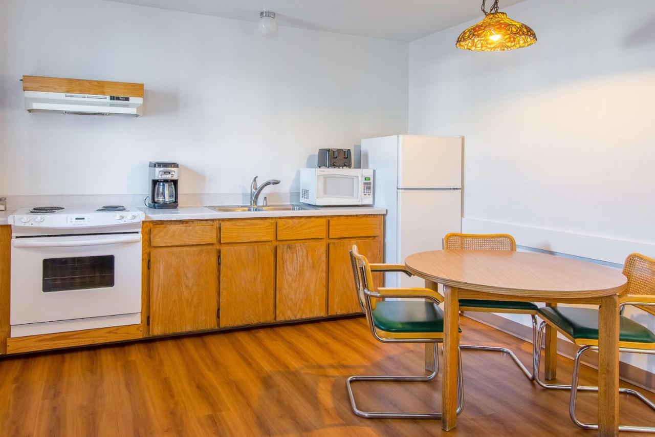 | Motel 6-Madras, OR