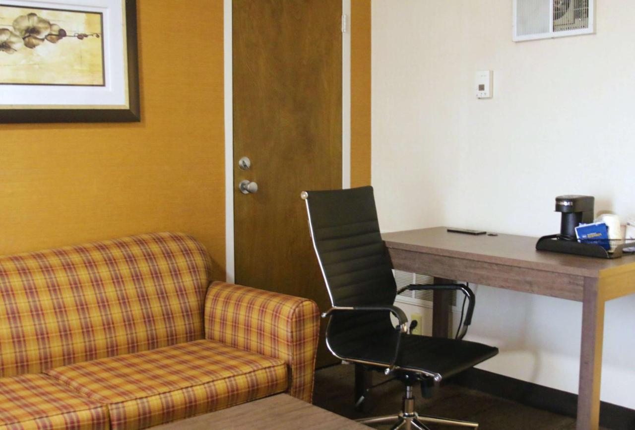 | Best Western PLUS Galleria Inn & Suites