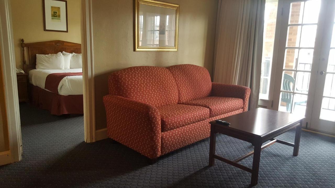| Senate Luxury Suites