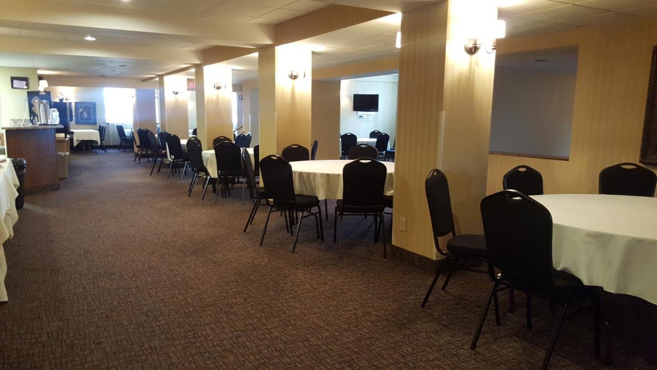 | Senate Luxury Suites