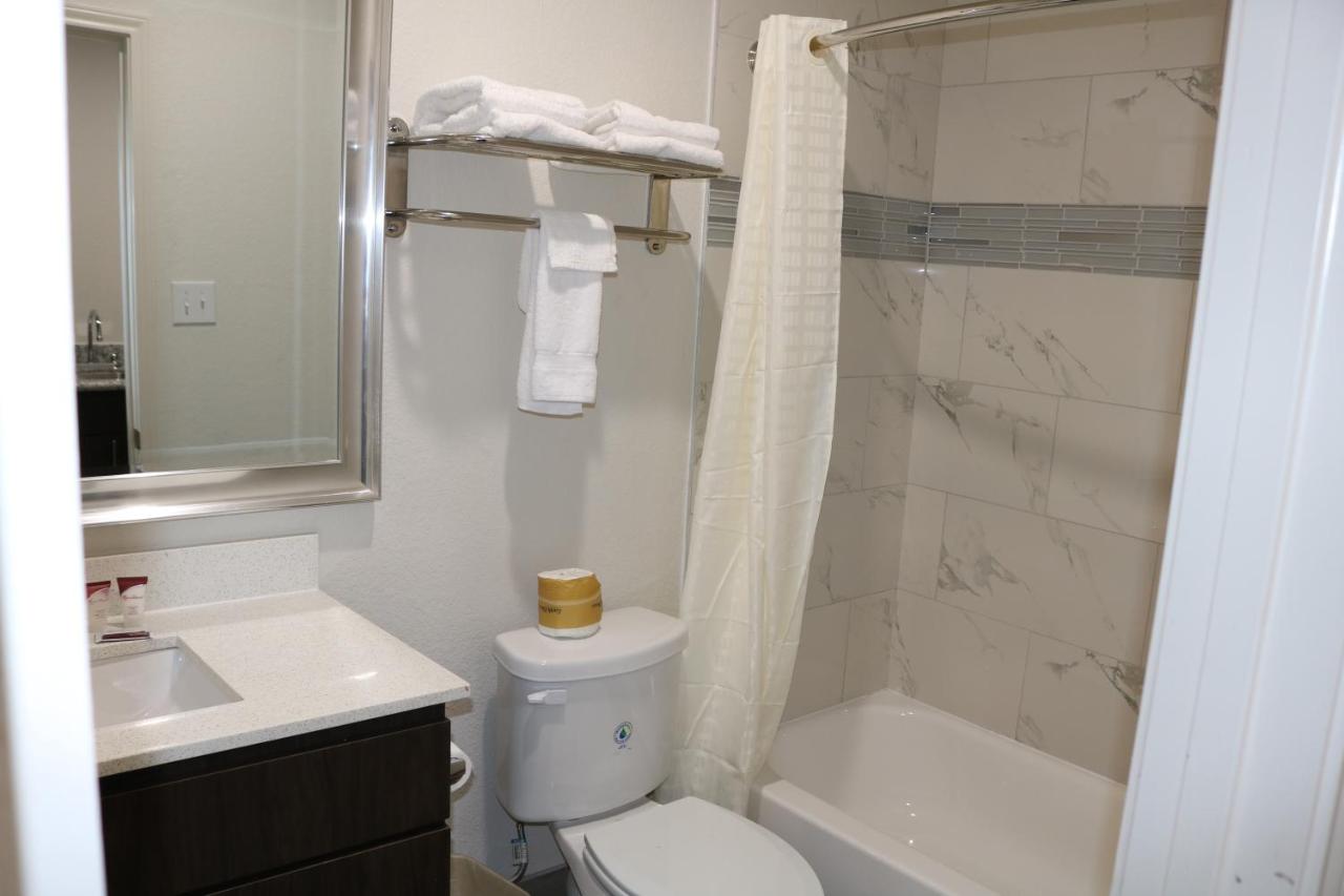 | Scottish Inn & Suites - IAH Airport