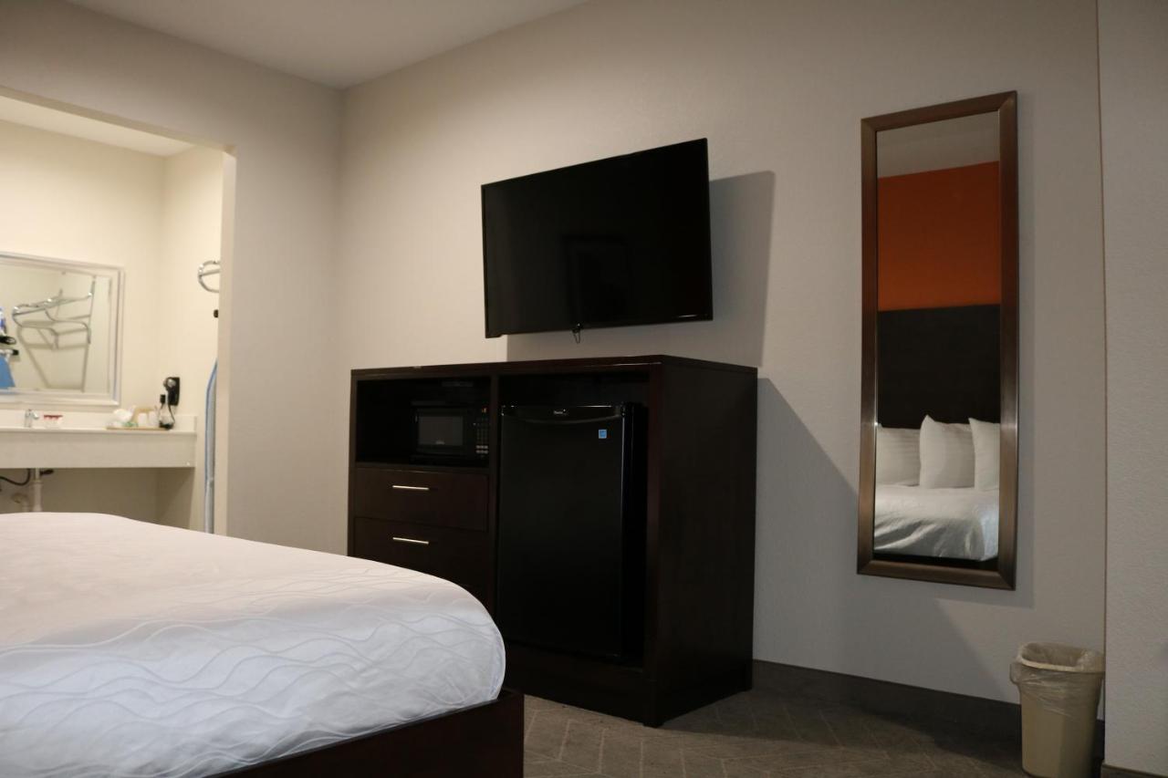 | Scottish Inn & Suites - IAH Airport