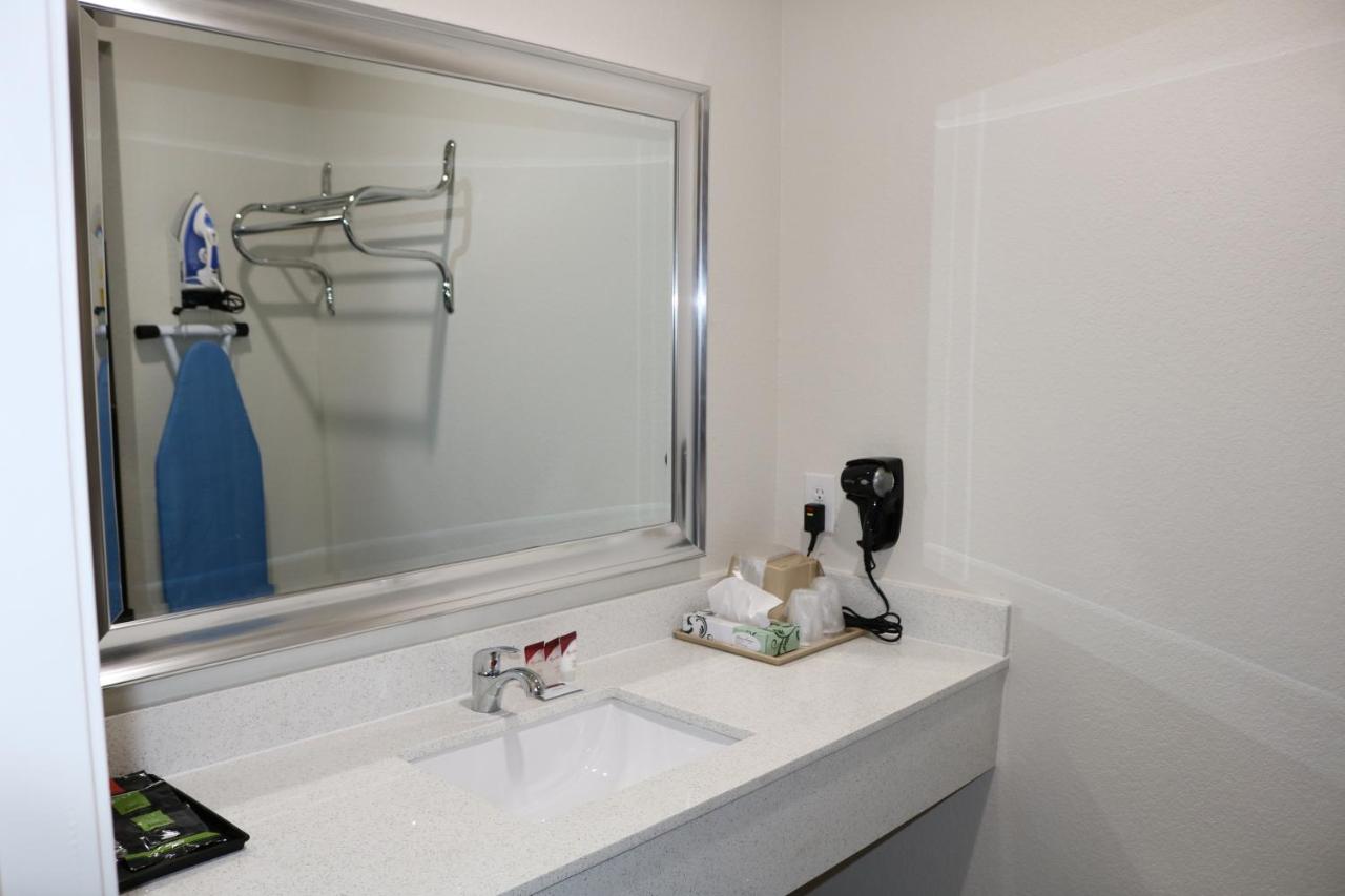 | Scottish Inn & Suites - IAH Airport