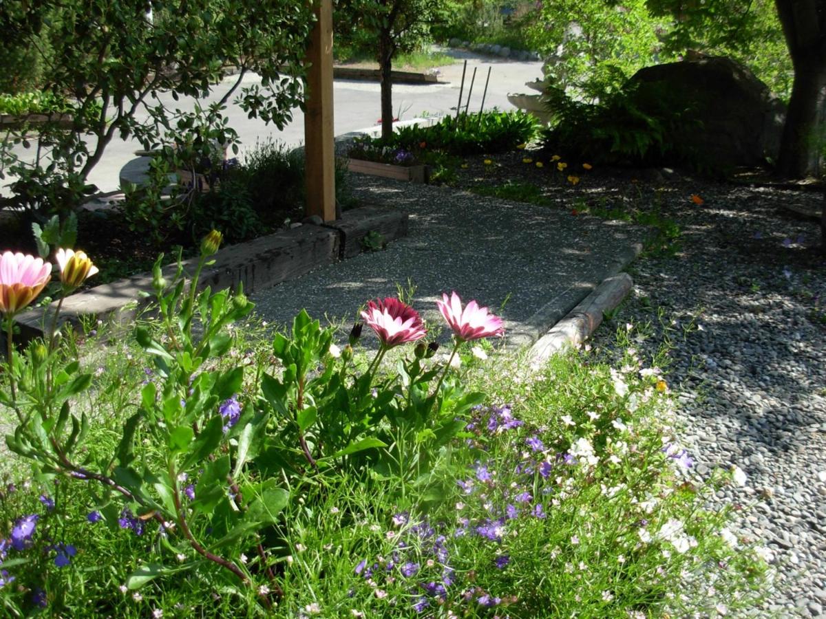  | Alaska Chalet Bed & Breakfast