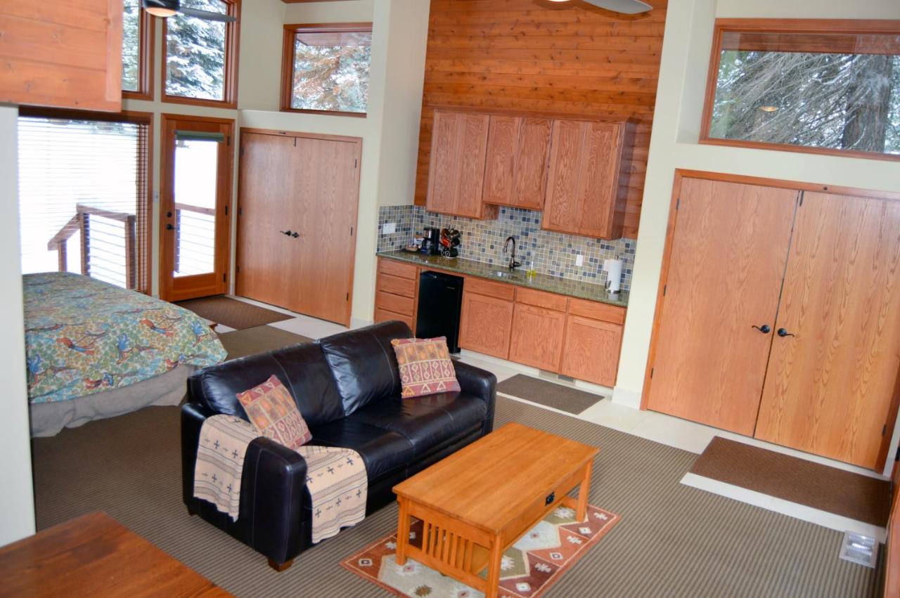 | Montecito Sequoia Lodge