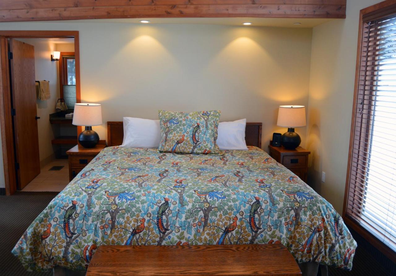 | Montecito Sequoia Lodge