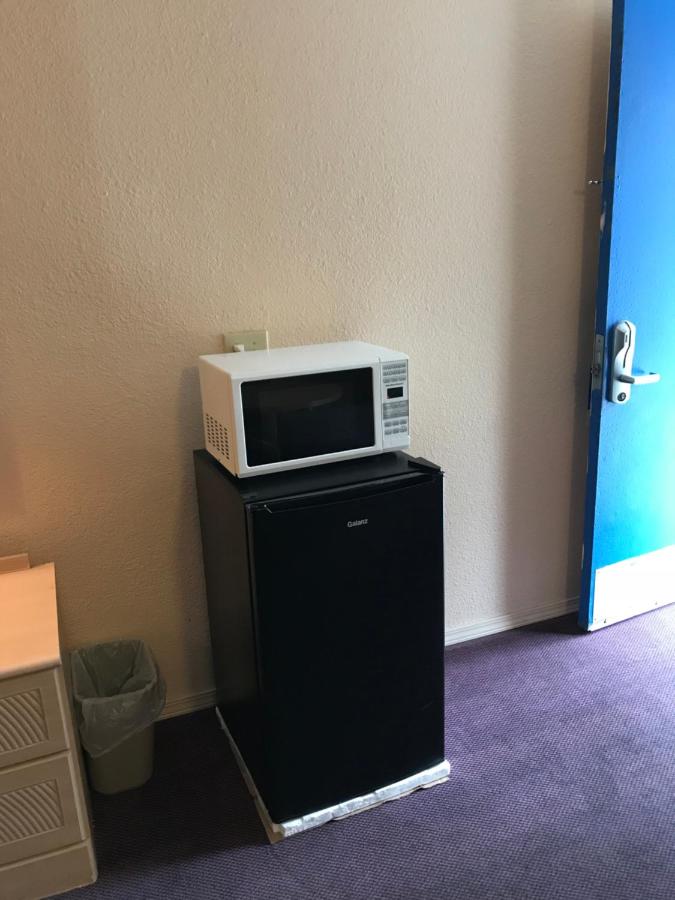 Double Room with Two Double Beds - Smoking at Rodeway Inn Findlay University Area