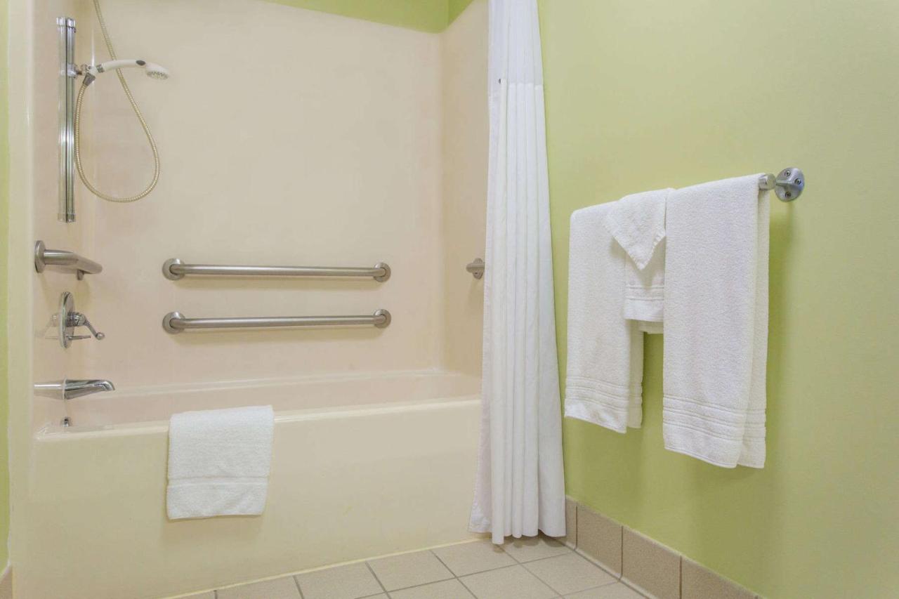 Queen Room - Disability Access/Non-Smoking at Days Inn by Wyndham Raleigh-Airport-Research Triangle Park