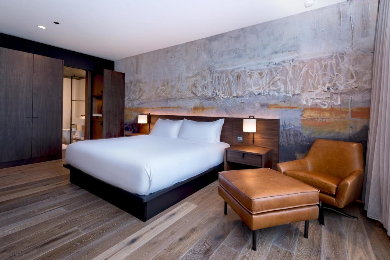 Deluxe King Room at The Hotel at Midtown