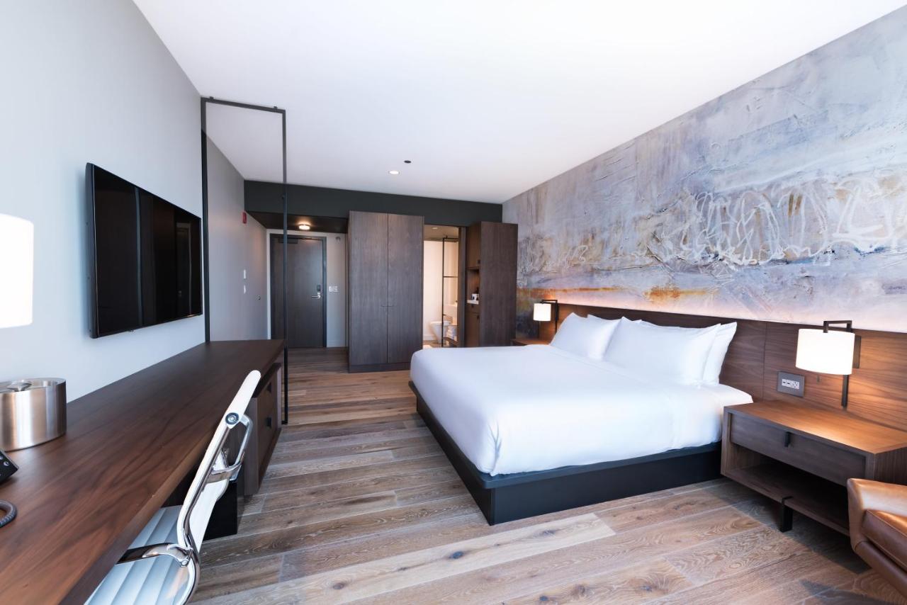 Deluxe King Room at The Hotel at Midtown