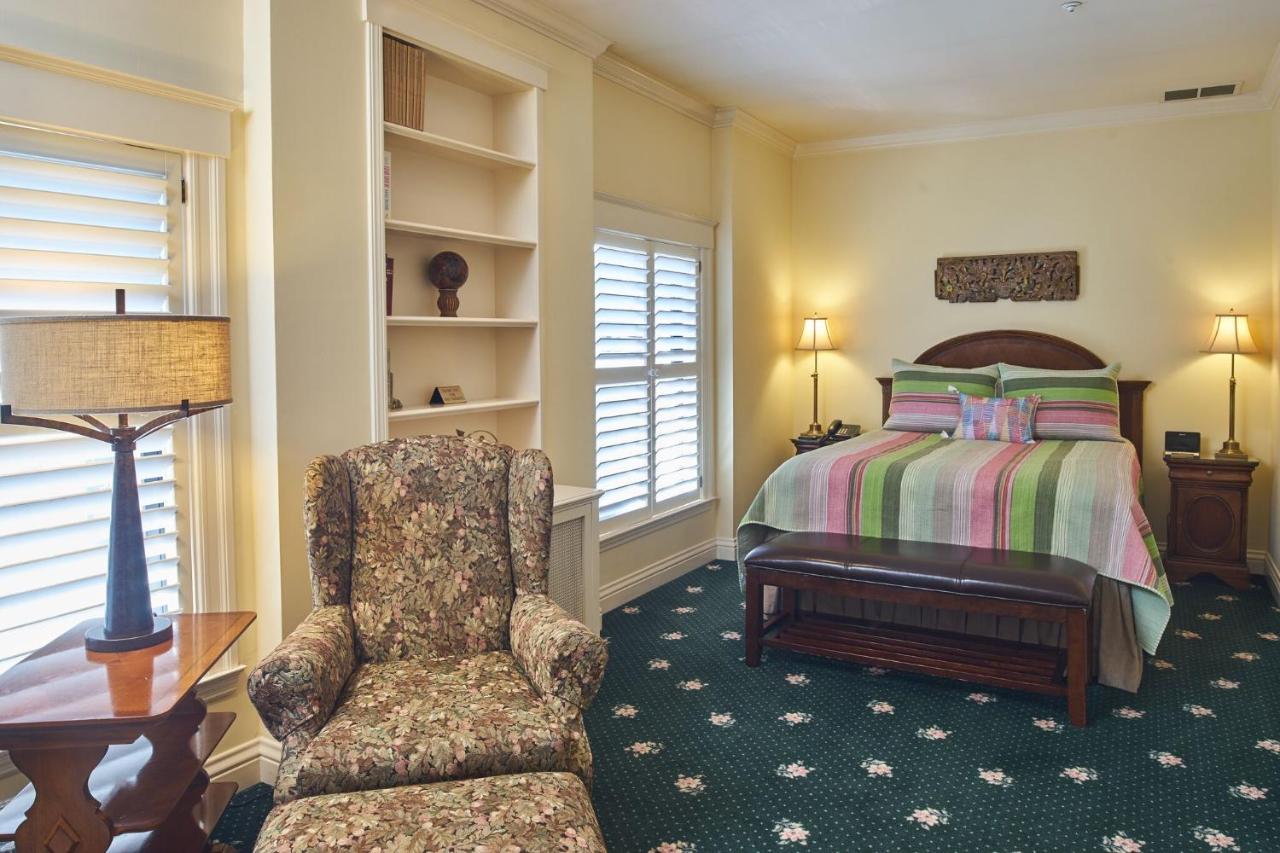 Standard Queen Room at Hotel Mac