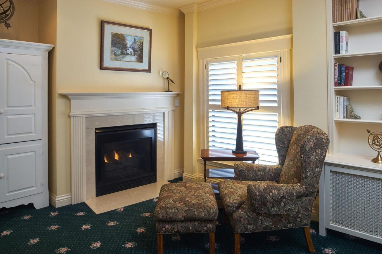 Standard Queen Room at Hotel Mac