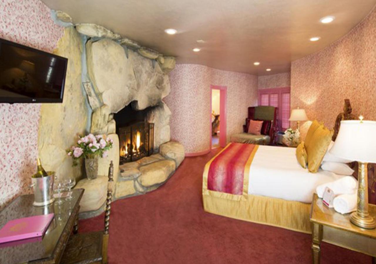 Mini Maxi at Madonna Inn