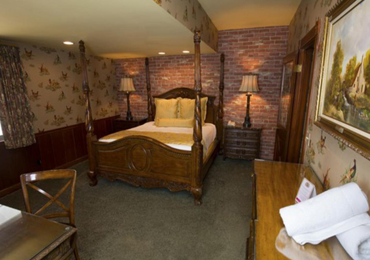 Country Gentleman at Madonna Inn