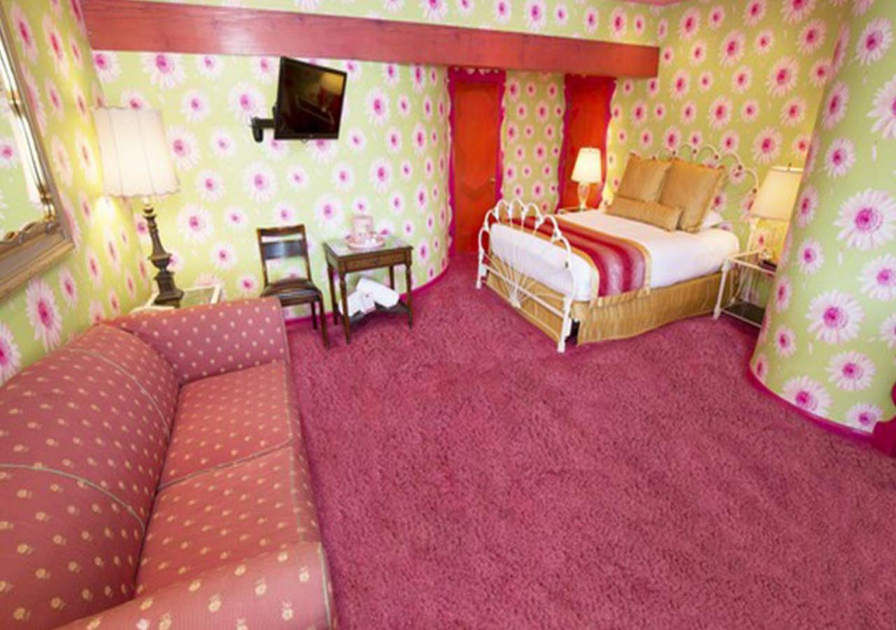 Krazy Dazy at Madonna Inn