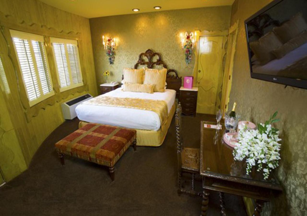 Currier & Ives at Madonna Inn