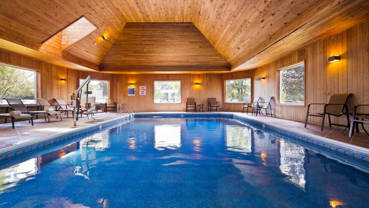 | Best Western Plus Windjammer Inn & Conference Center