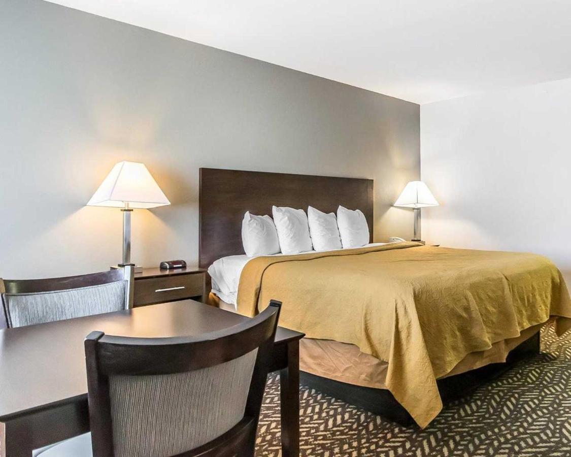 King Room at Quality Inn & Suites University/Airport
