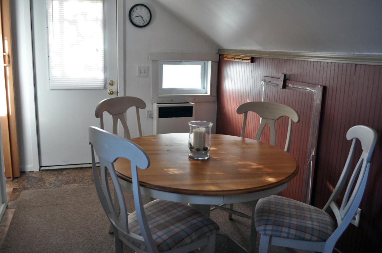 | Otter Creek Inn