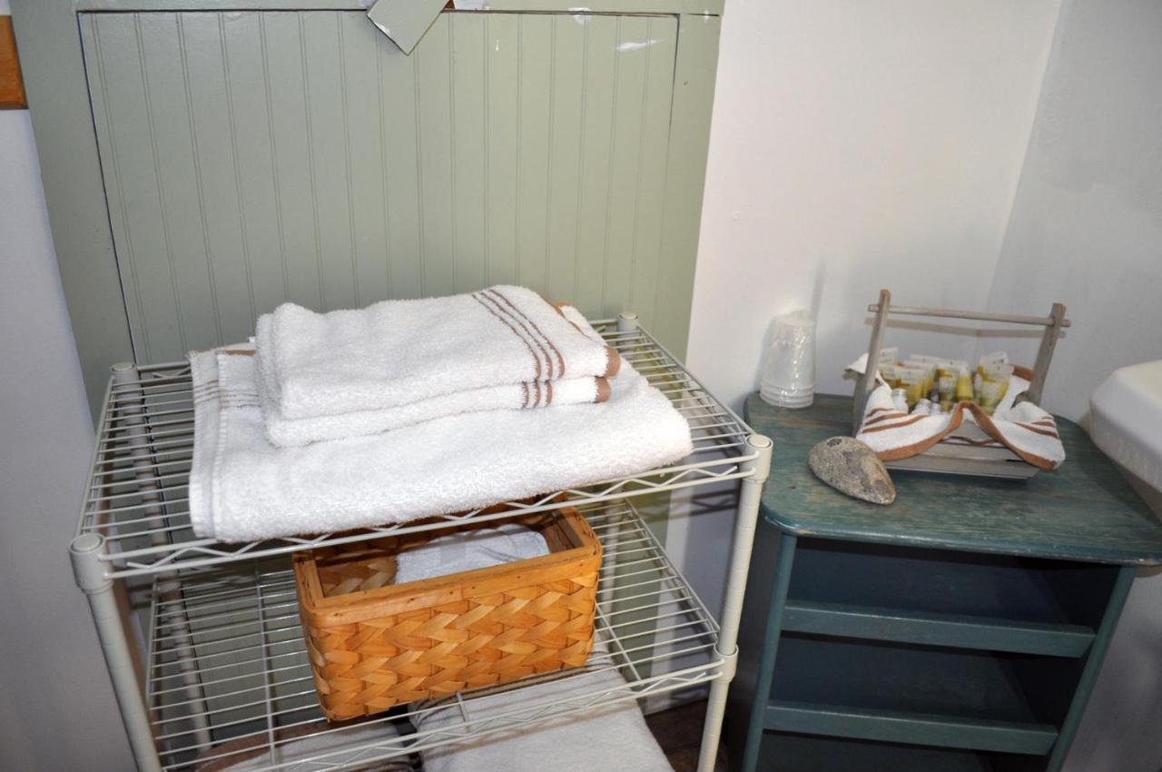 | Otter Creek Inn