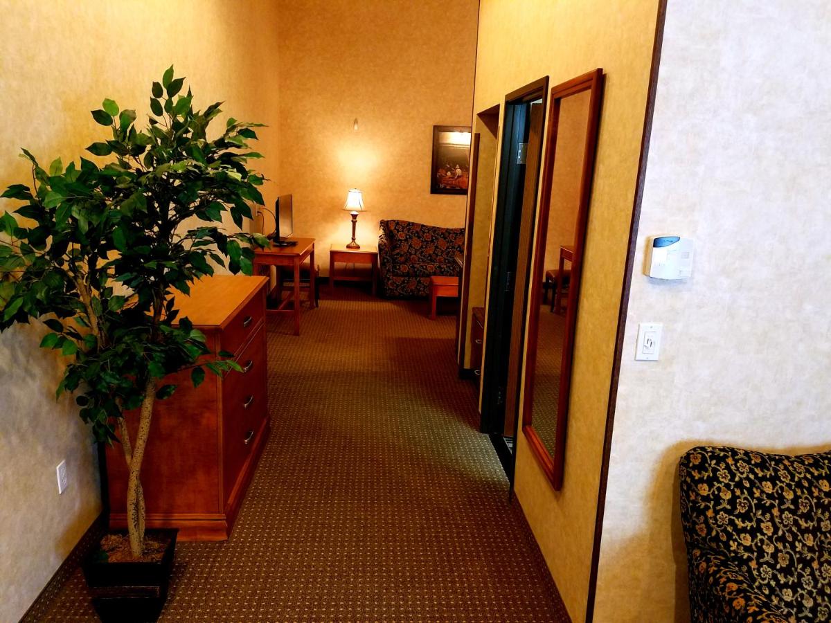 | Rushmore Express & Suites