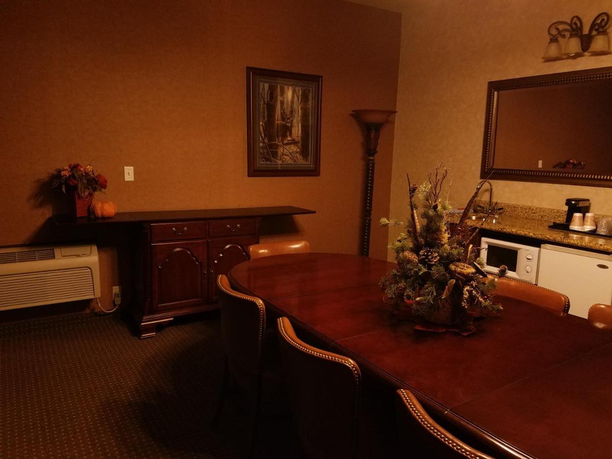  | Rushmore Express & Suites