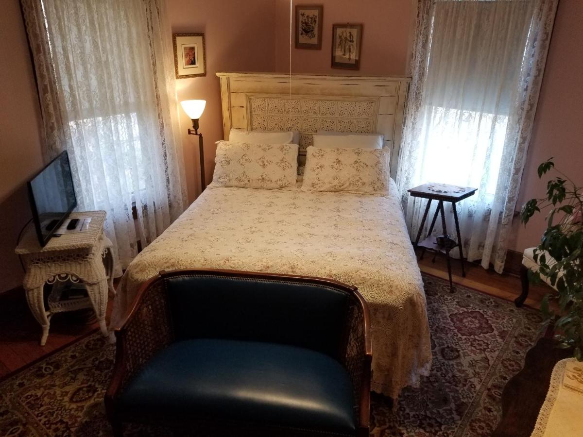 | Rose & Thistle Bed & Breakfast