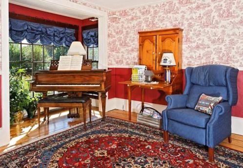 | Black Lantern B&B