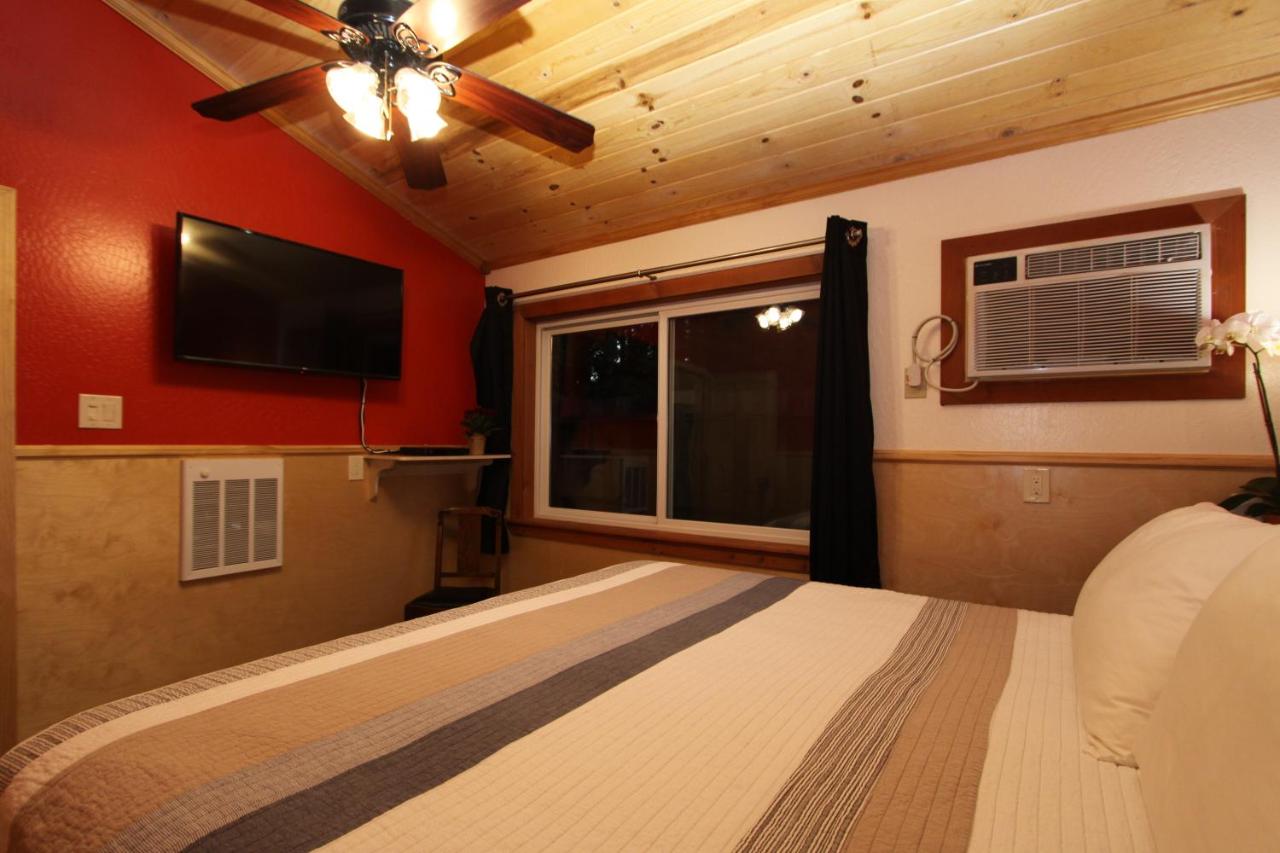  | The Woods Hotel - Gay LGBTQ Cabins