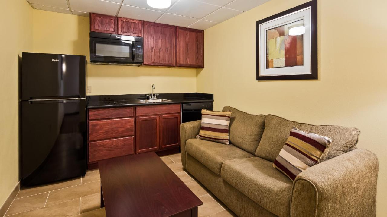 King Suite with Sofa Bed - Non-Smoking at Best Western Airport Inn & Suites Cleveland