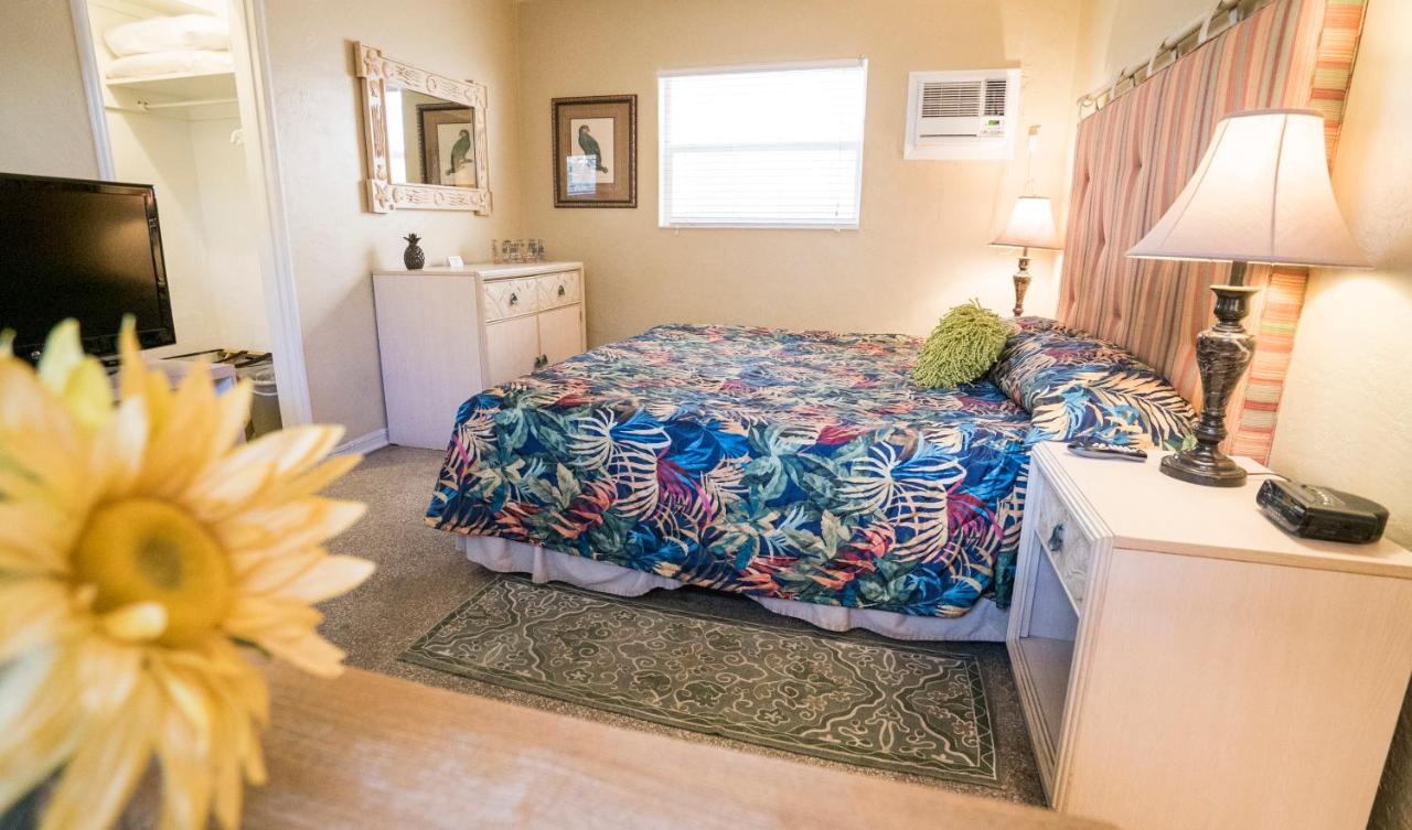 Deluxe King Room at Ocean Inn