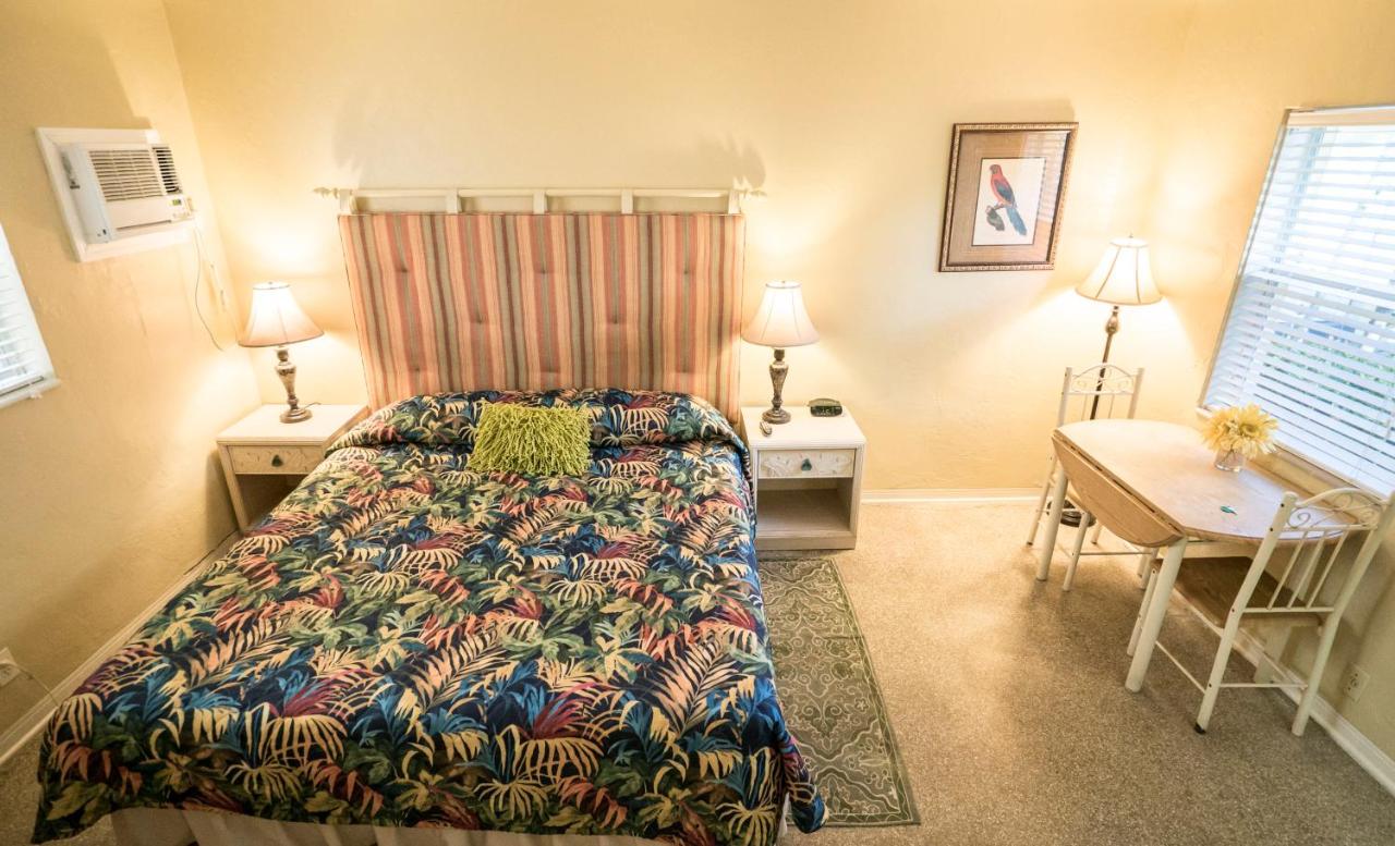 Deluxe King Room at Ocean Inn