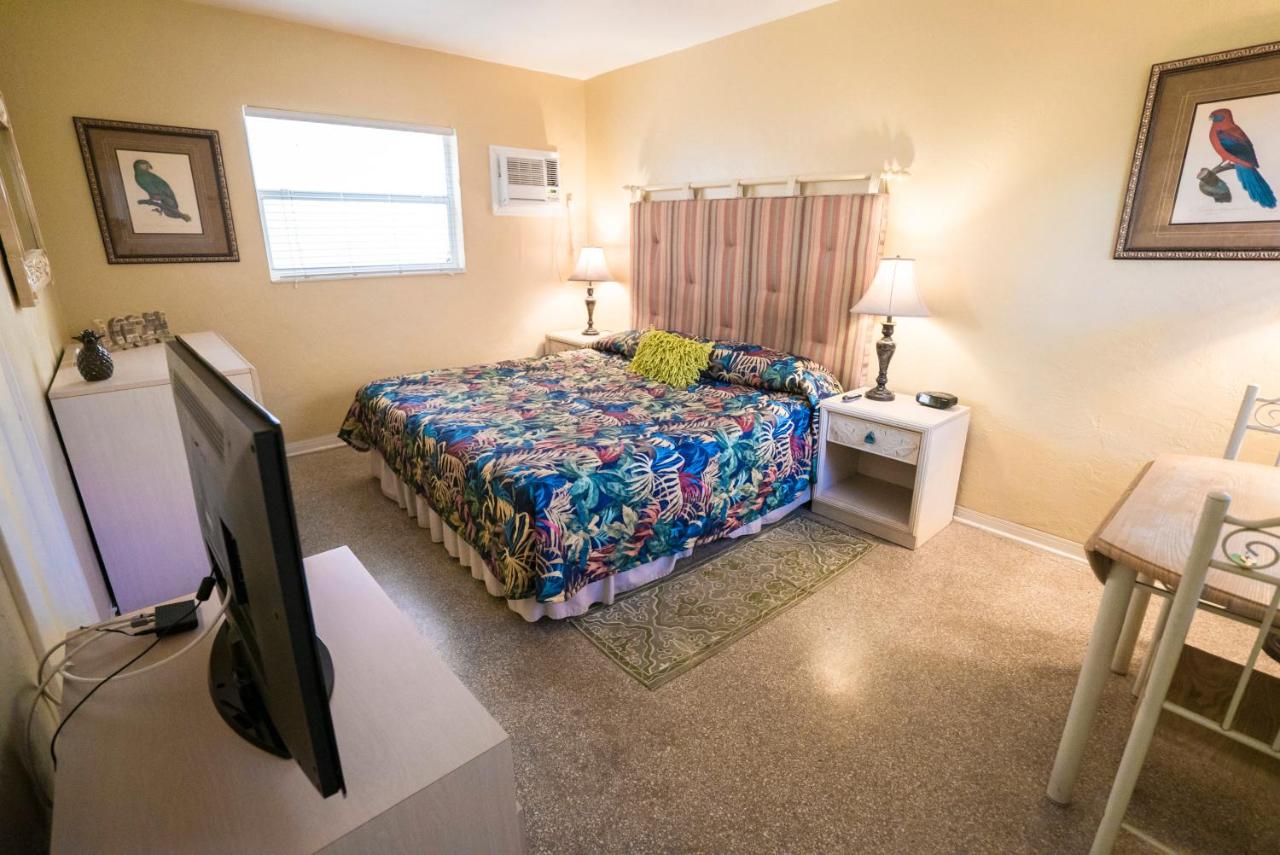 Deluxe King Room at Ocean Inn