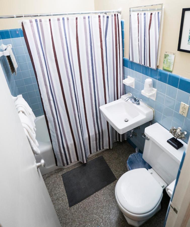 Deluxe King Room at Ocean Inn