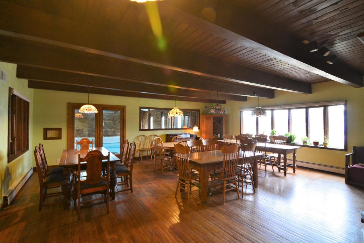 | Hop & Vine Inn