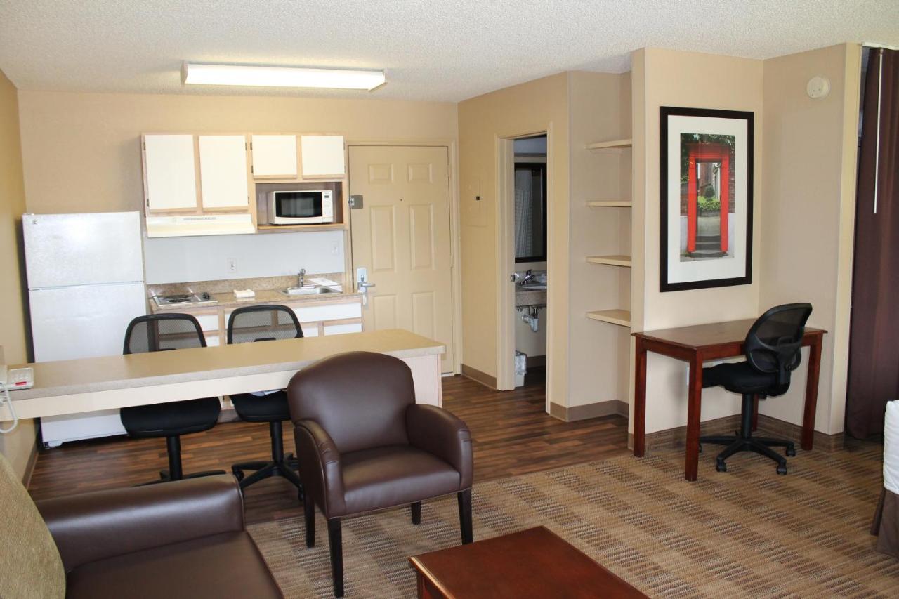 Deluxe Queen Studio - Non-Smoking at Extended Stay America Select Suites - Houston - Sugar Land
