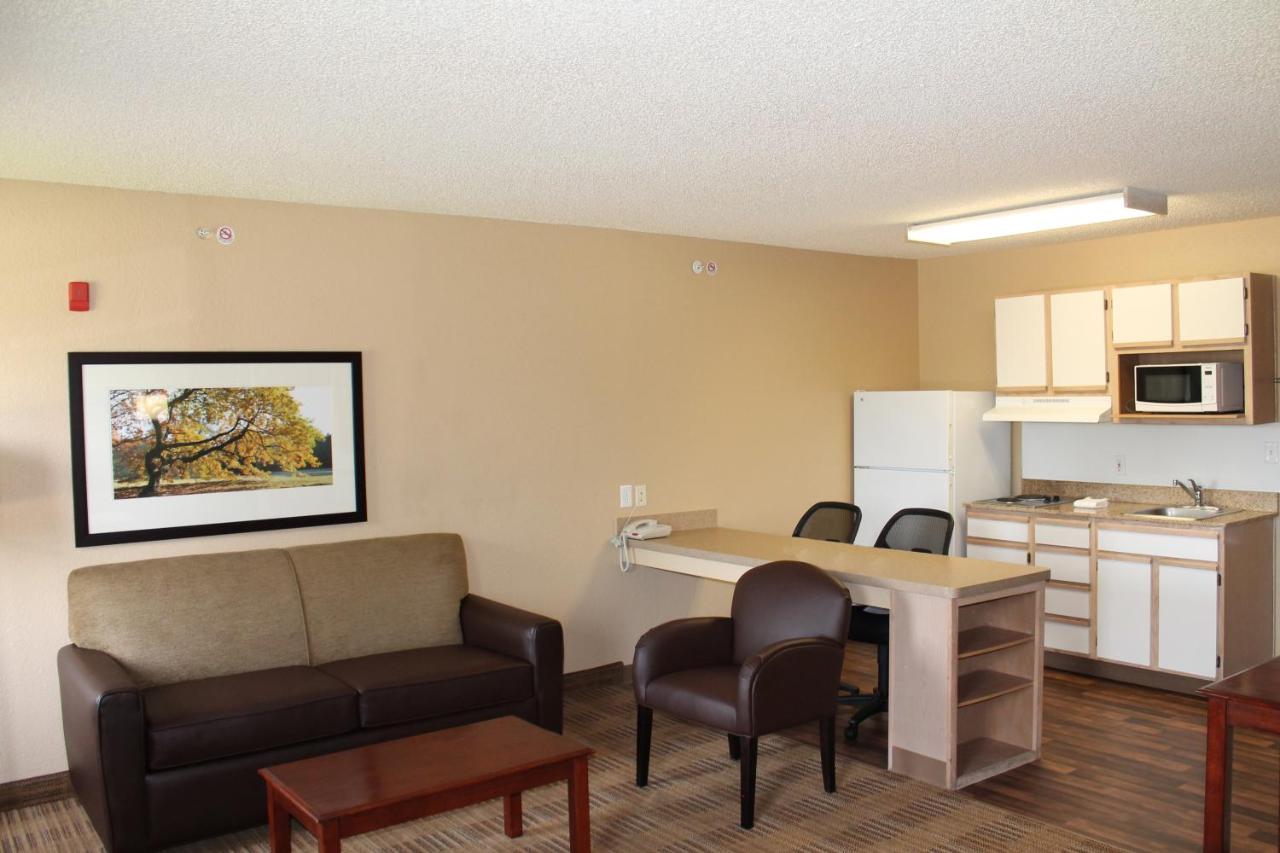 Deluxe Queen Studio - Non-Smoking at Extended Stay America Select Suites - Houston - Sugar Land