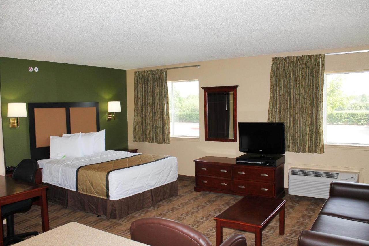 Deluxe Queen Studio - Non-Smoking at Extended Stay America Select Suites - Houston - Sugar Land