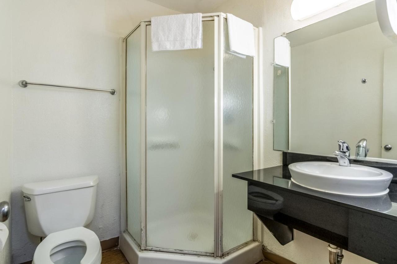  | Motel 6-Lumberton, NC
