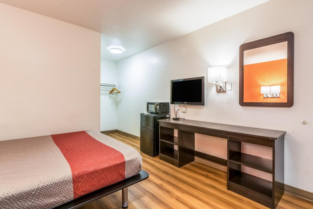  | Motel 6-Lumberton, NC