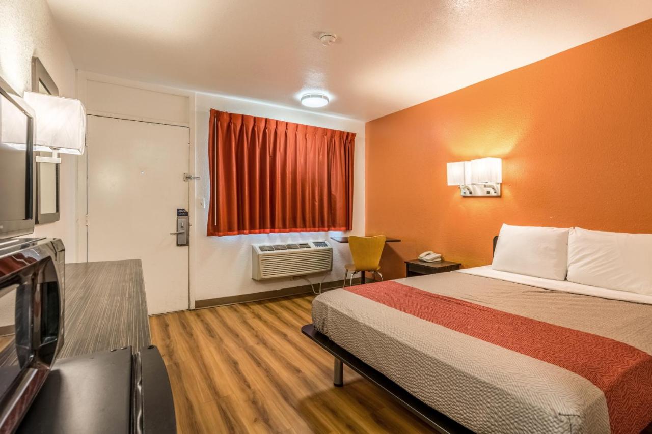  | Motel 6-Lumberton, NC