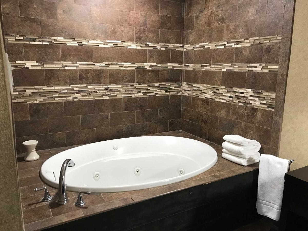 King Suite with Jetted Tub - Non-Smoking at Best Western Yuma Mall Hotel & Suites